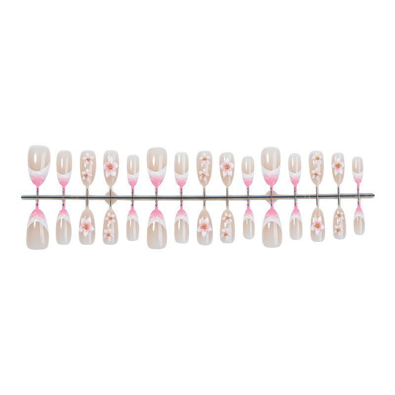 Kunstvolle Nageldesigns mit floralen Akzenten Karnz