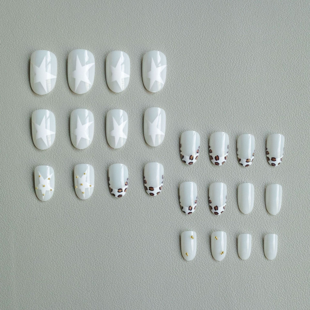Künstlerisches Leopardenmuster und Stern Nageldesign Set