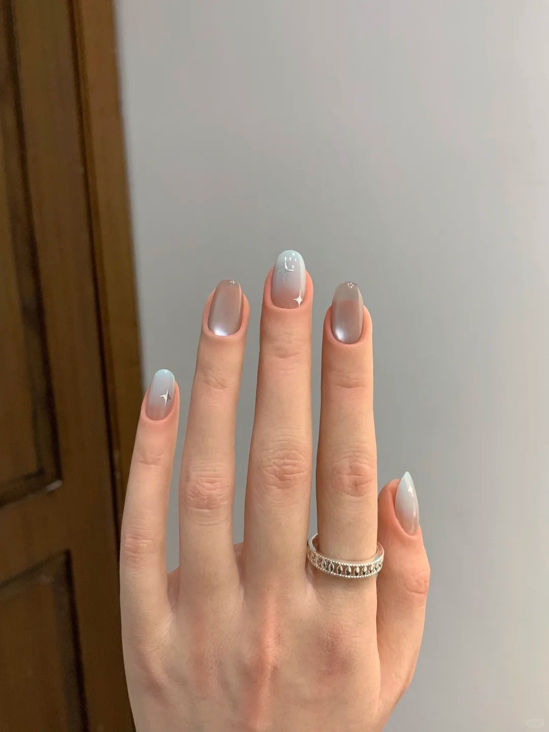 Künstlerisches Herzmuster Nagelkunstverlängerungen Karnz