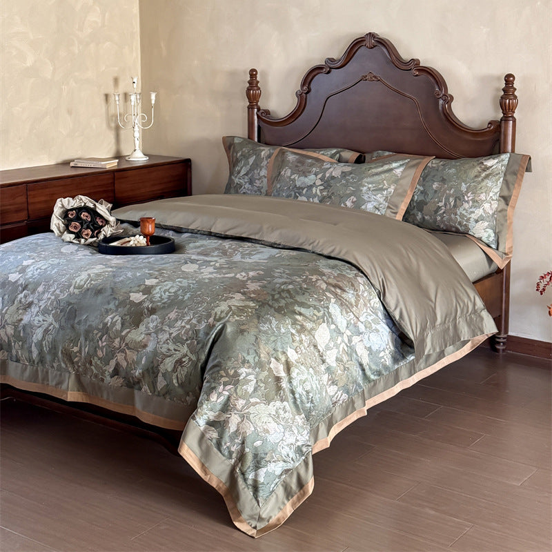 Hochwertige Jacquard-Bettwäschegarnitur aus Baumwollsatin mit floralem Reliefmotiv und Paspelrand