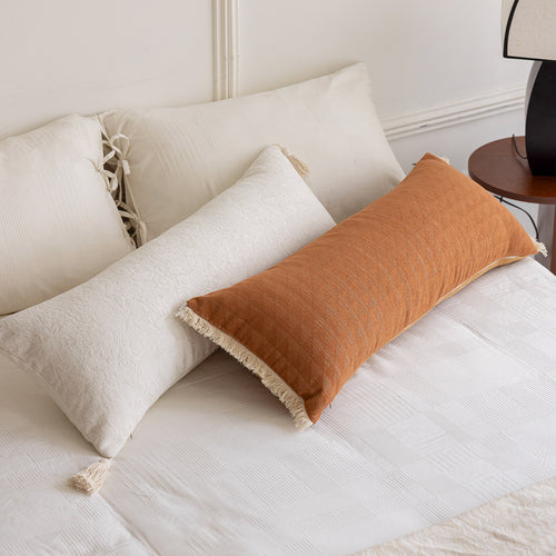 Elegantes dekoratives Kissen mit Quasten