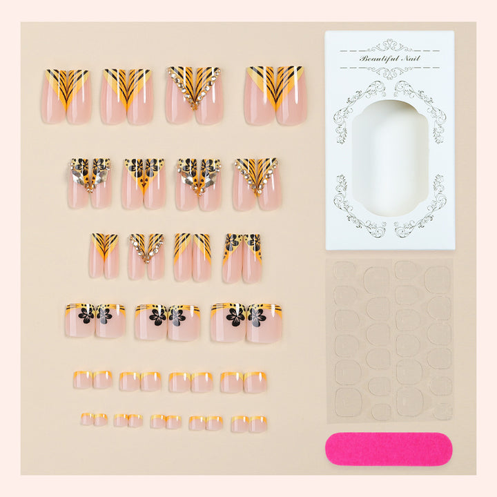 Künstlerisches Premium Press-On Nagelset mit Blumen- und Schmuckakzenten Karnz