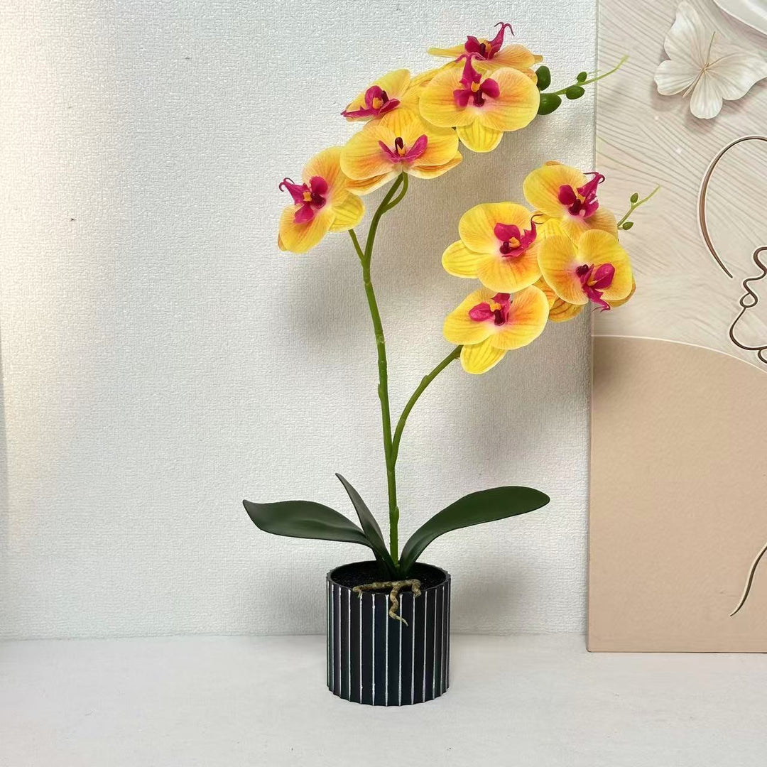 Künstliche Orchideenarrangement für die Innendekoration Zuhause