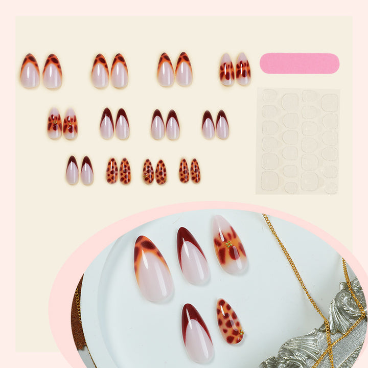 Modisches Press-On Nagelkunst Set Karnz