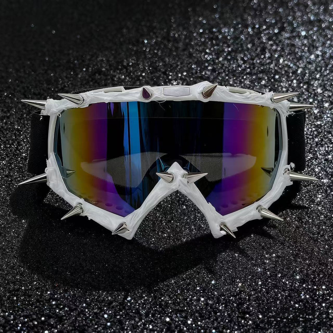 Damen sportliche Skibrille mit spitzen Akzenten Karnz
