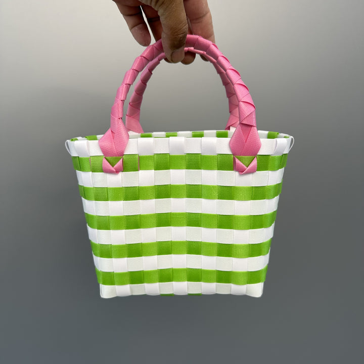 Verspielte und Bunte Korbtasche Karnz