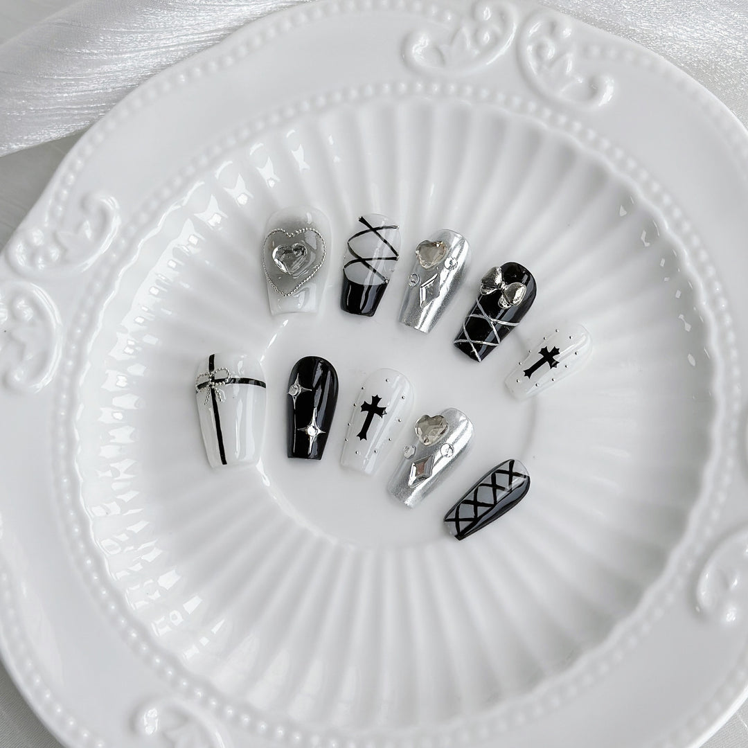 Künstlerisches Press-On-Nagelset mit einzigartigem gotischem und dekorativem Design
