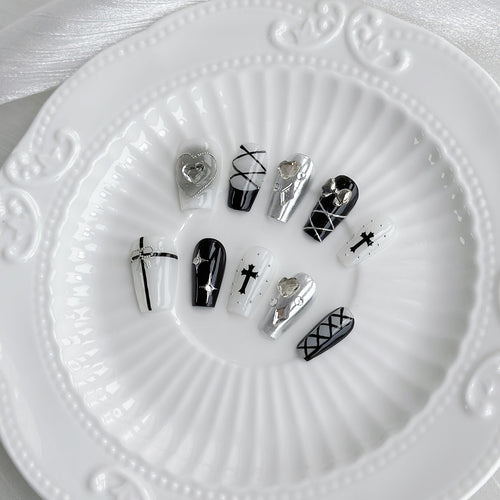 Künstlerisches Press-On-Nagelset mit einzigartigem gotischem und dekorativem Design