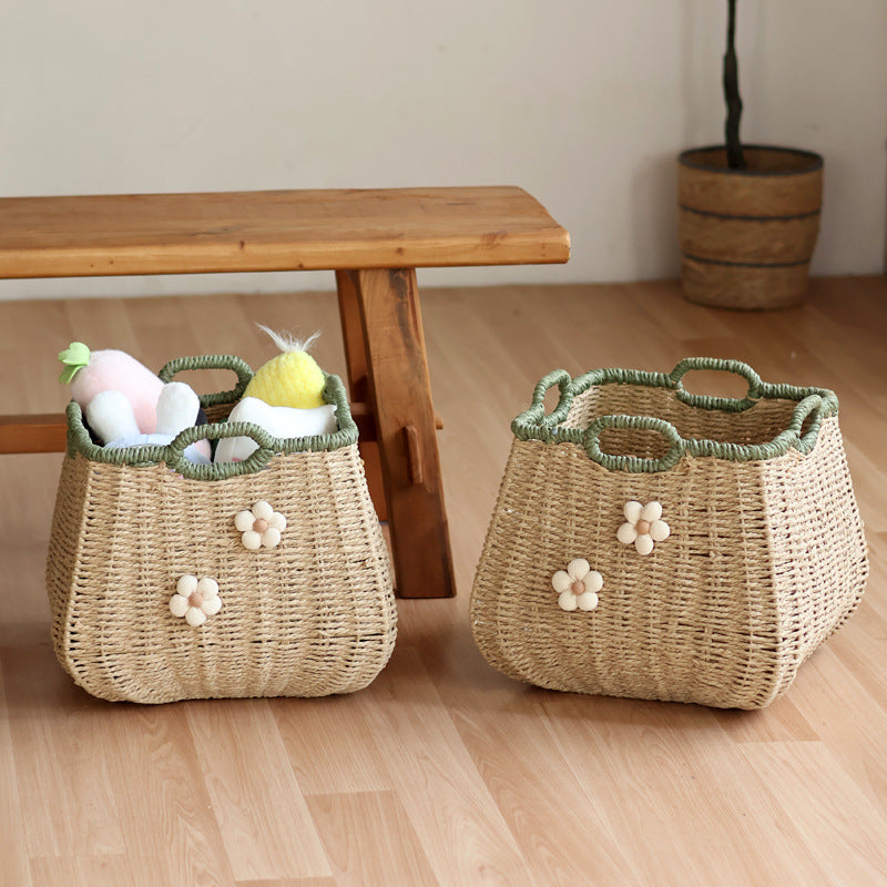 Handgefertigter Korb mit Blumenapplikation Karnz
