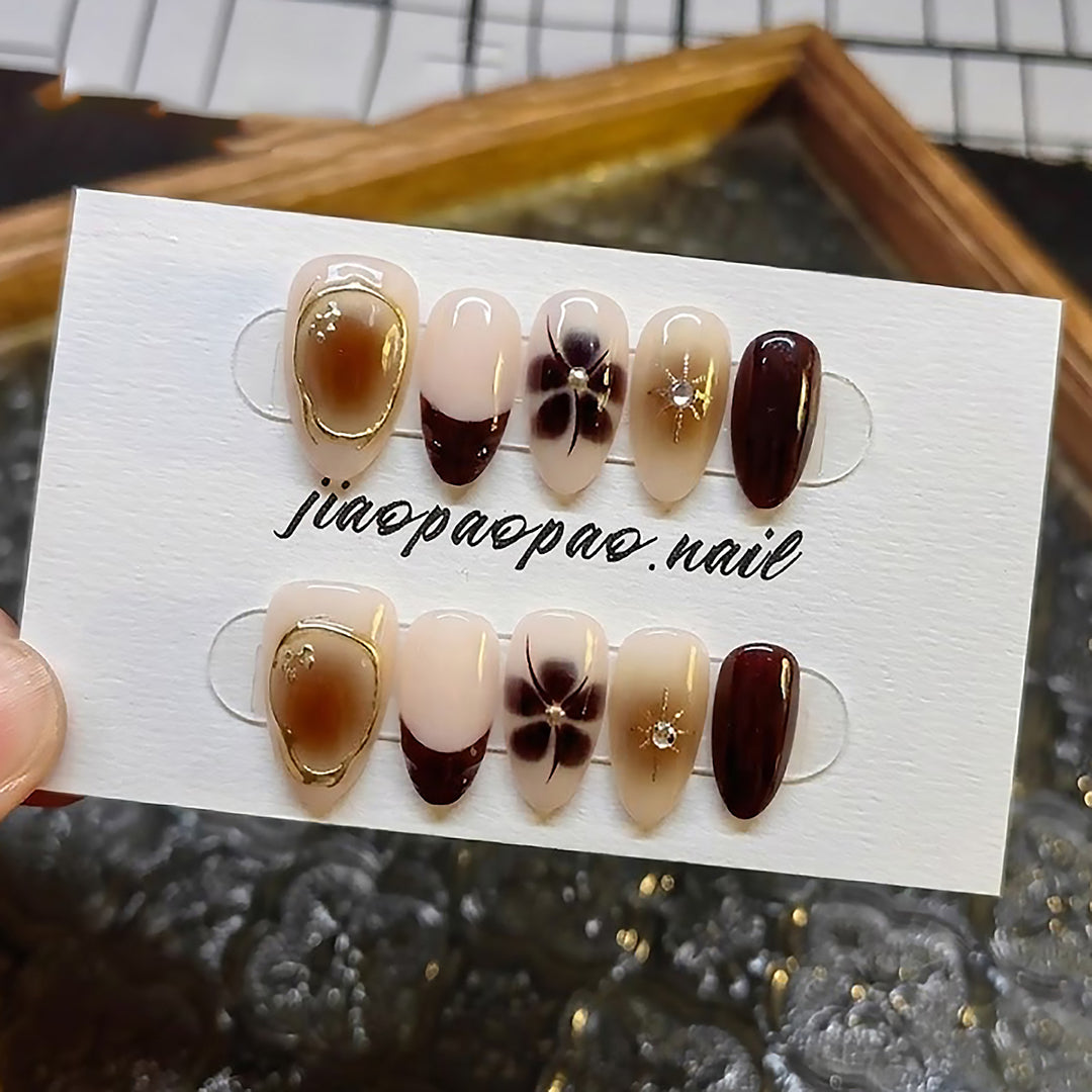 Elegante Künstlerische Press-On Nageldesigns Karnz