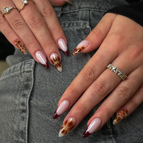 Modisches Press-On Nagelkunst Set Karnz
