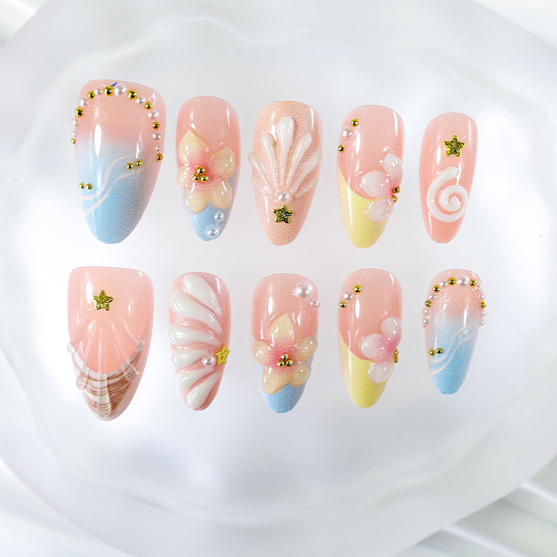 Kunstnagelset mit elegantem Blüten- und Muscheldesign Karnz