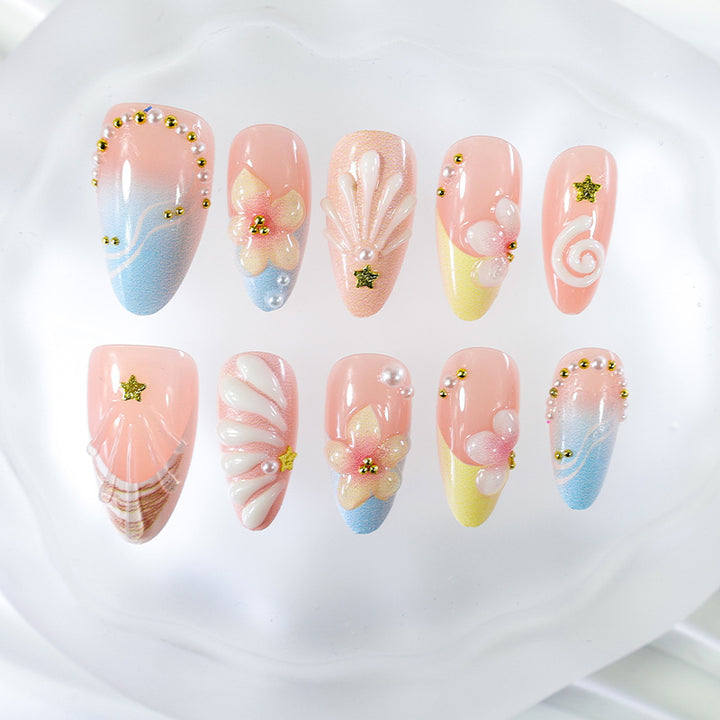 Kunstnagelset mit elegantem Blüten- und Muscheldesign Karnz