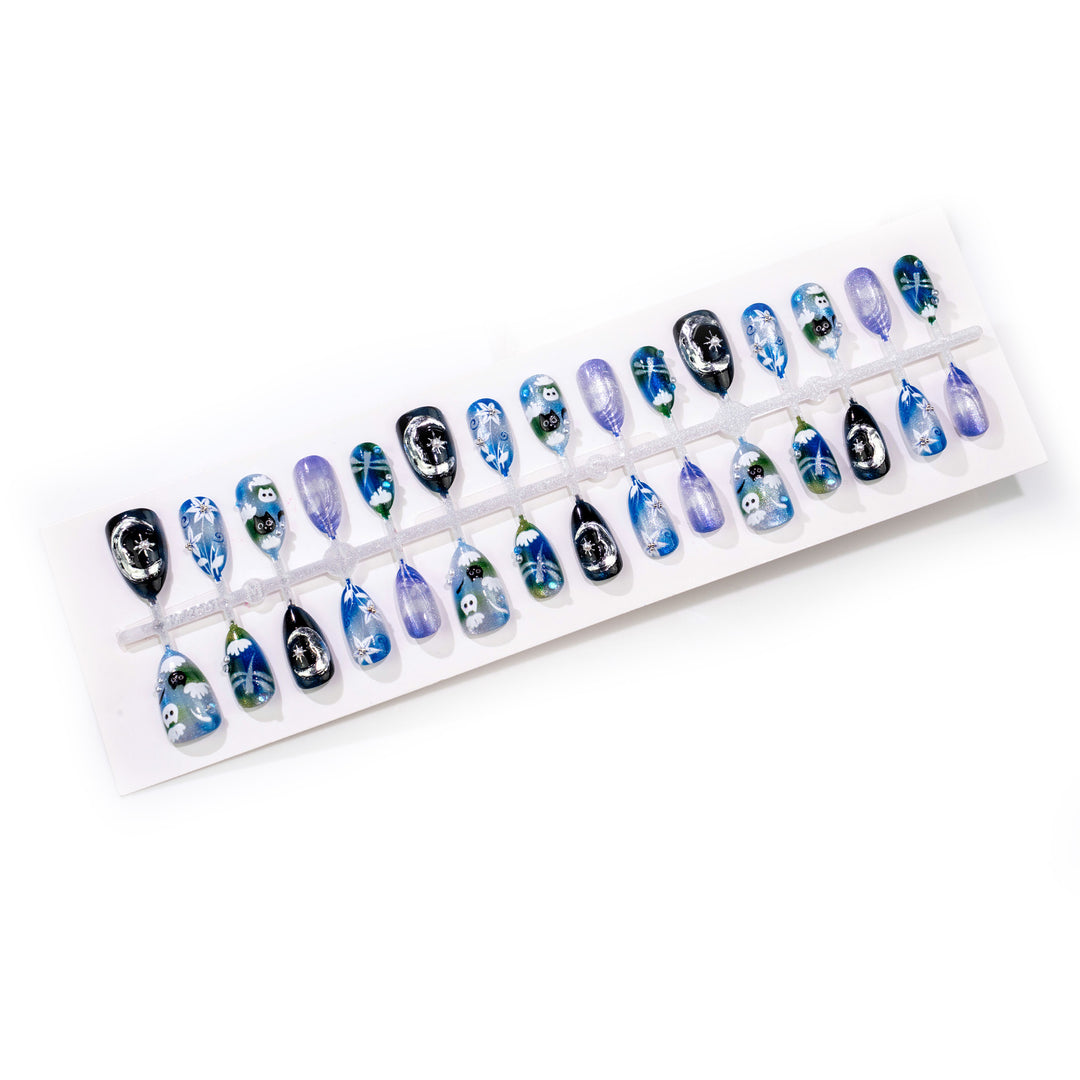 Künstlerische Nagelkunst