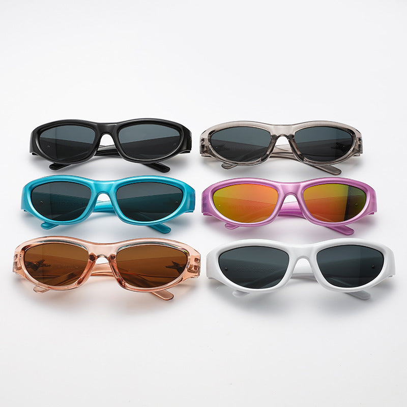 Damen elegante Kunststoffsonnenbrille im zeitgenössischen Design Karnz