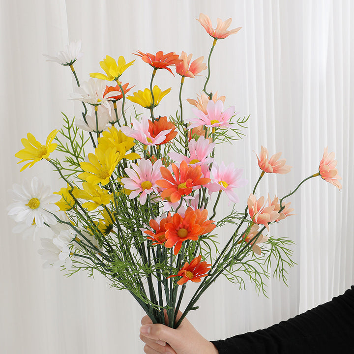 Künstlicher Blumenzweig mit leuchtenden Blüten und zarten Blättern Karnz