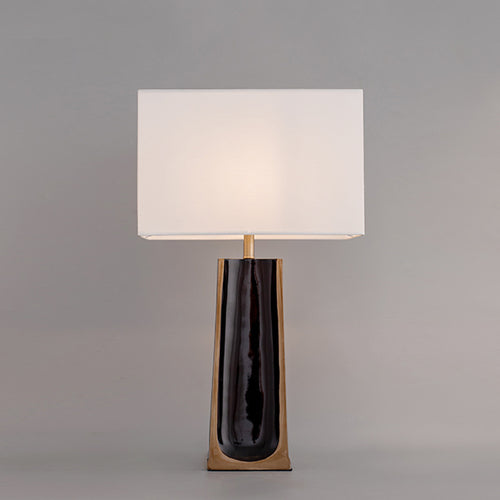 Elegante dekorative Tischlampe mit zeitgemäßem Design