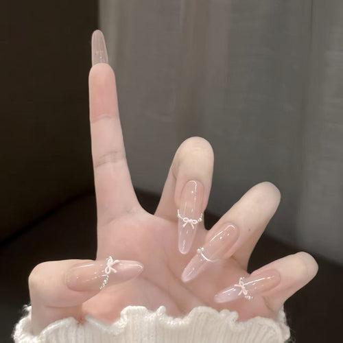 Elegantes Press-On-Nagelkunst-Set mit Bogenakzenten