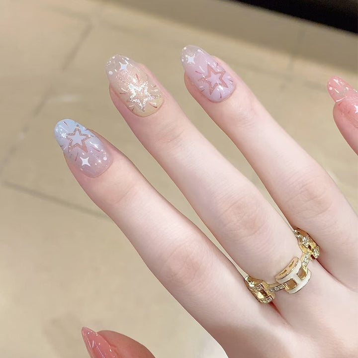 Künstlerische Sternen Nagelkunst Karnz