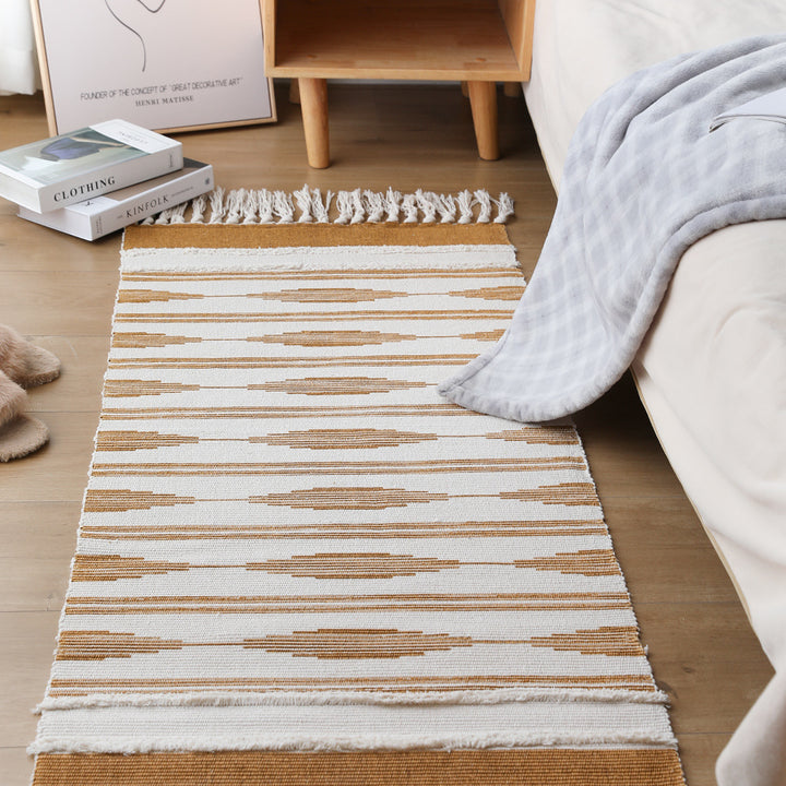Flacher Boho-Teppichläufer aus Baumwollmischgewebe mit geometrischem Hexagon‑Tufting und dekorativem Fransenrand