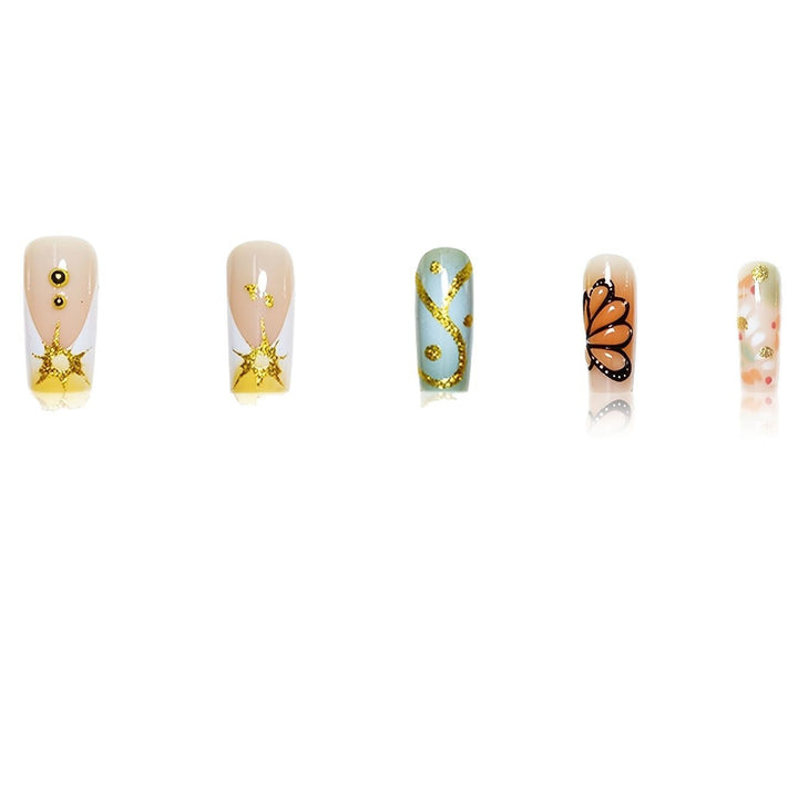 Kreatives Schmetterlingsdesign Nagelkunst Karnz