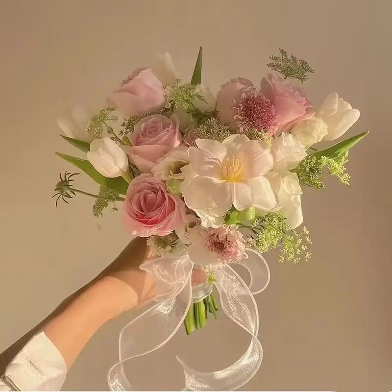 Eleganter künstlicher Blumen Brautstrauß