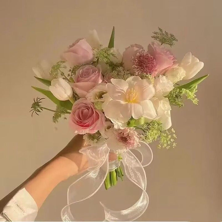 Eleganter künstlicher Blumen Brautstrauß
