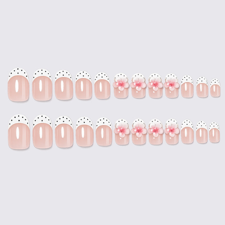 Kunstnagelset mit floralem und gepunktetem Design Karnz