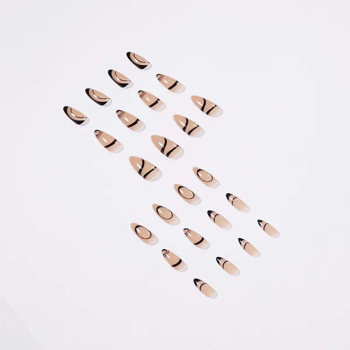 Kunstnägel mit elegantem minimalistischen Design Karnz