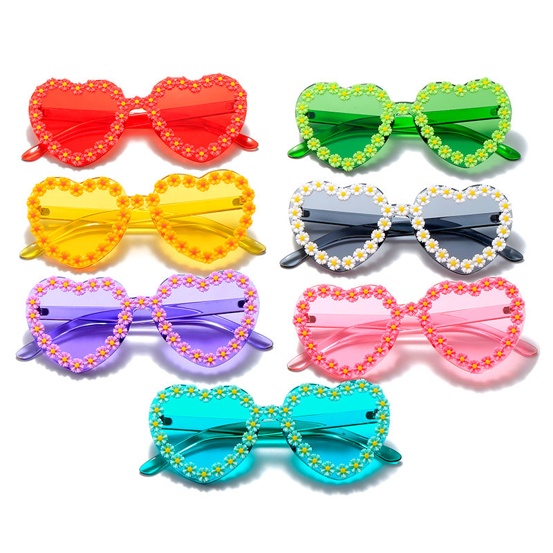 Damen Liebesförmige Sonnenbrille mit floralen Verzierungen Karnz