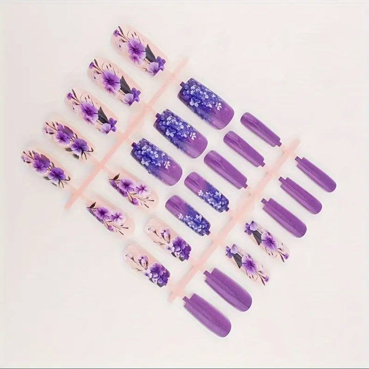 Kunstnagelset mit floralen 3D-Motiven Karnz