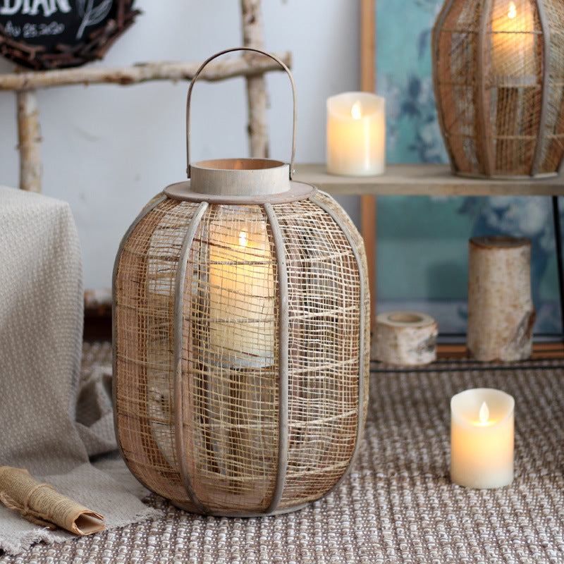 Dekorative Rattan-Lampe Karnz