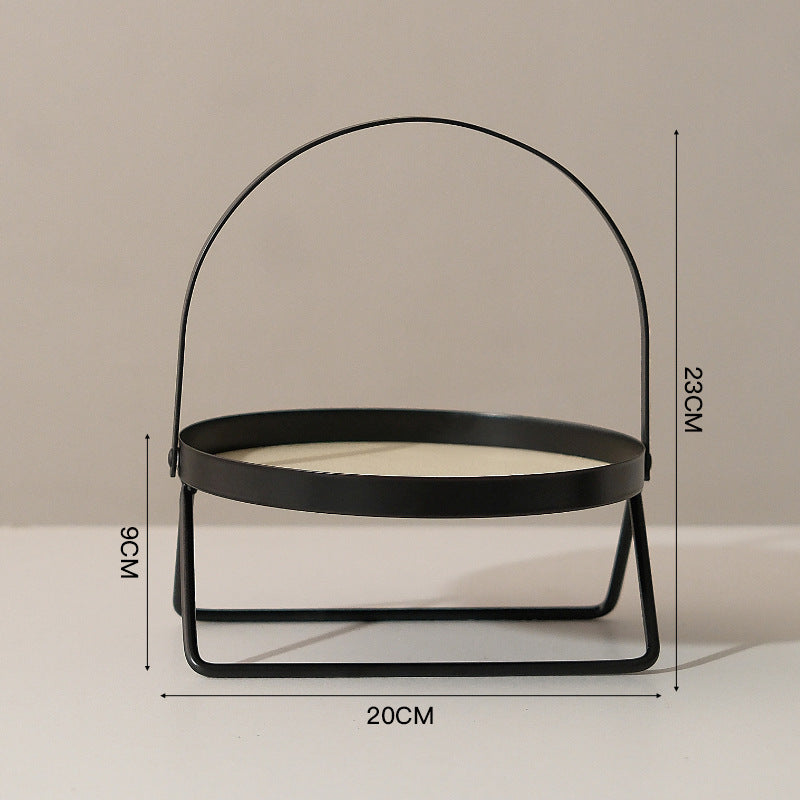 Eleganter Metalltisch Karnz