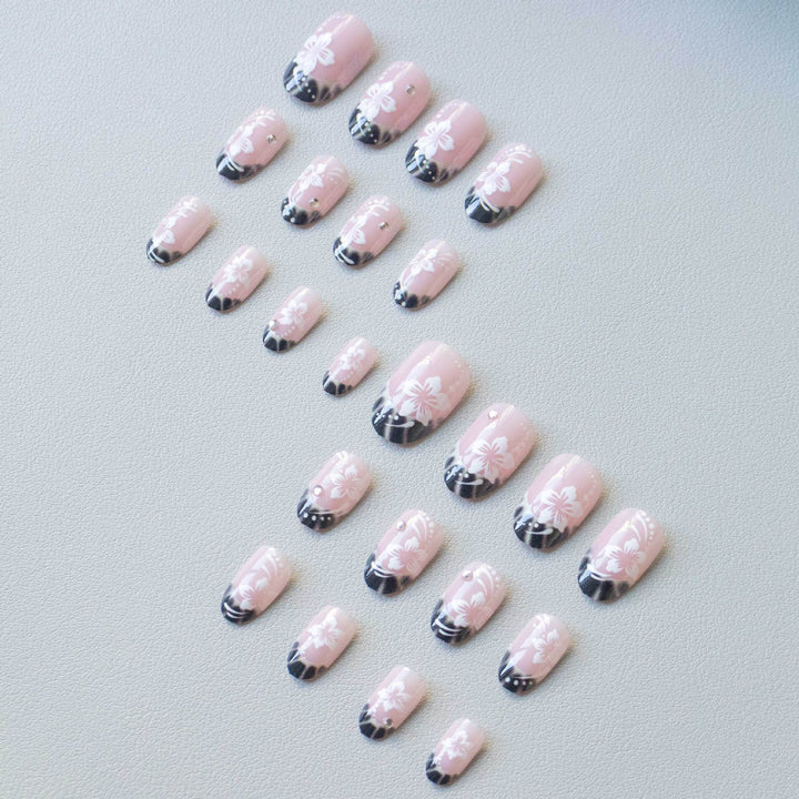 Elegantes Floral Nail Art Design Set