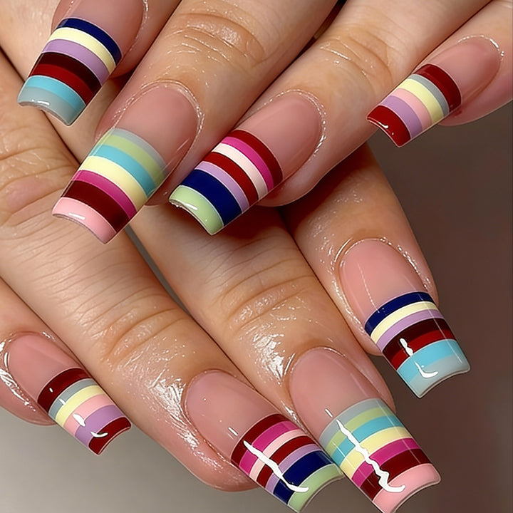 Dekorative lange Press-On Nagelkunst Tipps Karnz