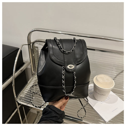 Eleganter Rucksack mit Kettendetails