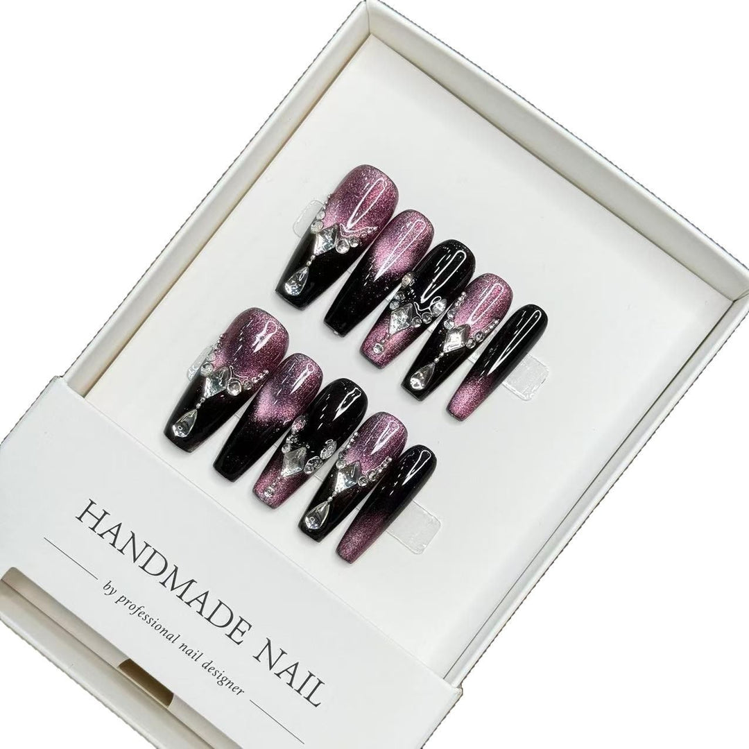 Handgemachtes Luxus Press-On Nagelkunstset mit Edelsteinakzenten