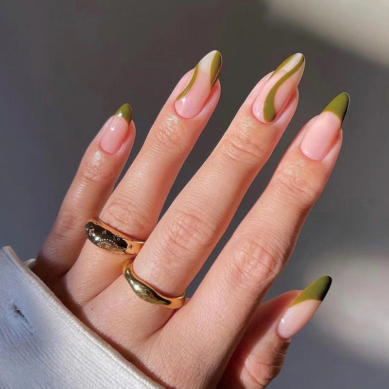 Kunstvolle Stiletto-Nägel mit künstlerischem Design Karnz