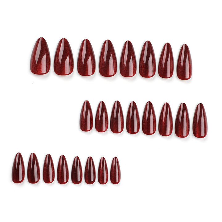 Kunstvolle Stiletto-Nägel mit Glitzer und Glamour Karnz