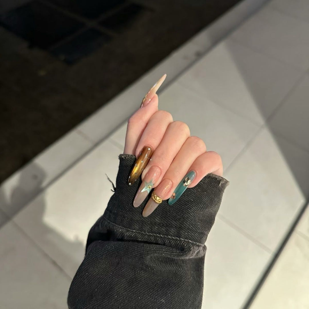 Künstlerische Nagelverzierungen