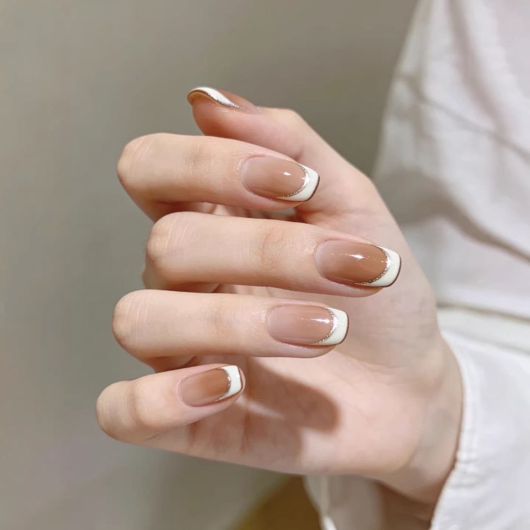 Französisches Tipp-Nageldesign
