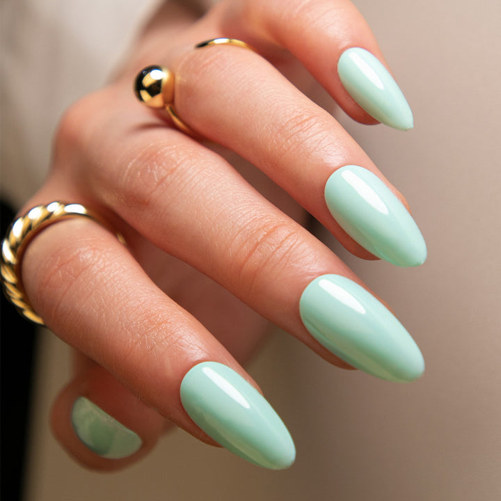 elegante Stiletto-Nägel im Hochglanz-Finish Karnz