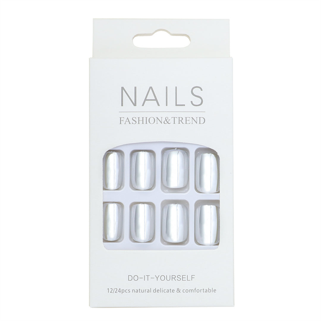 DIY Press-On Nail Set mit elegantem natürlichem Finish Karnz