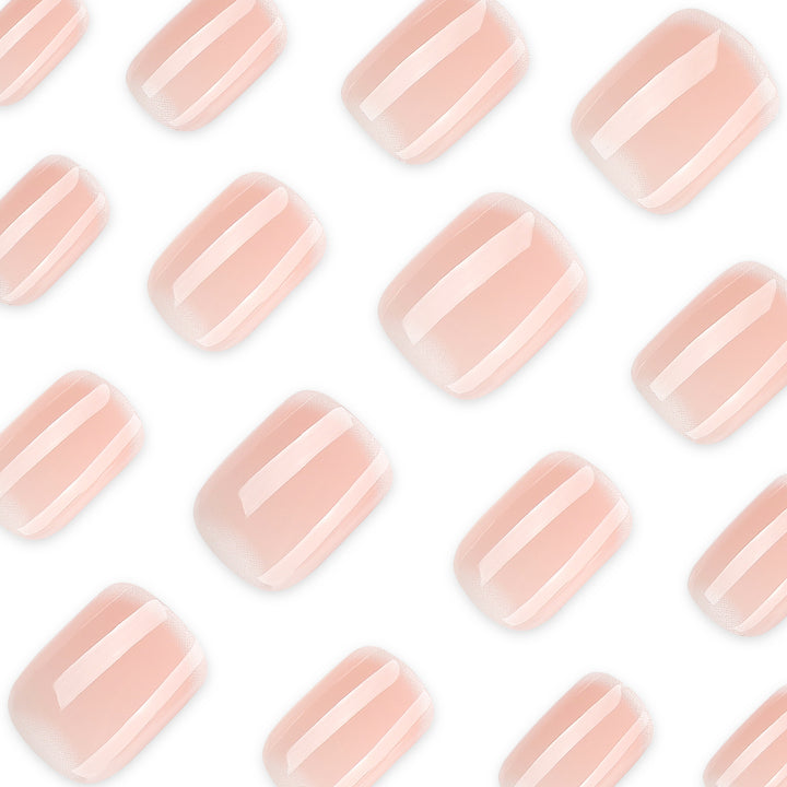Premium Nagelkunst im eleganten French-Tip Design Karnz