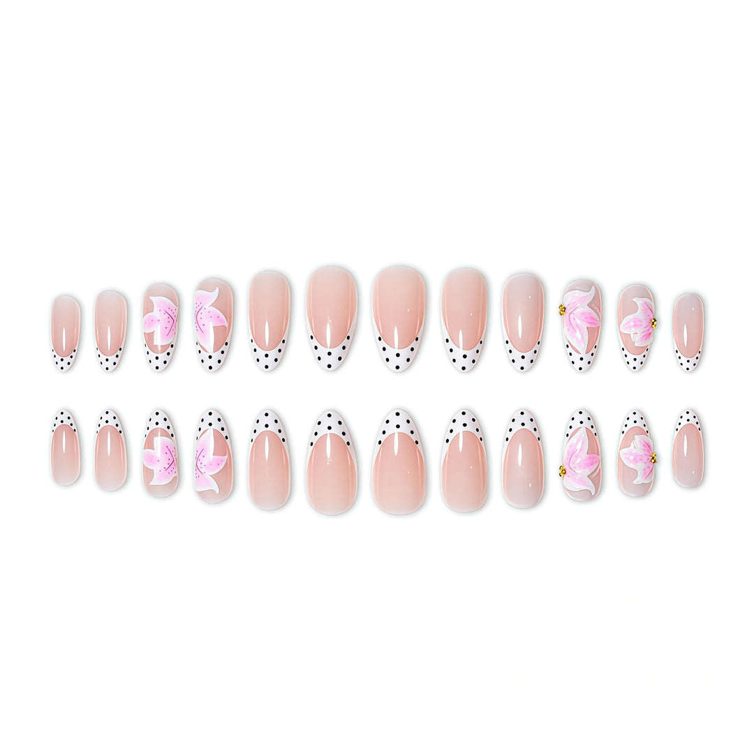 Elegantly gestaltete florale begleitete Stiletto-Nagelkunstverlängerungen Karnz