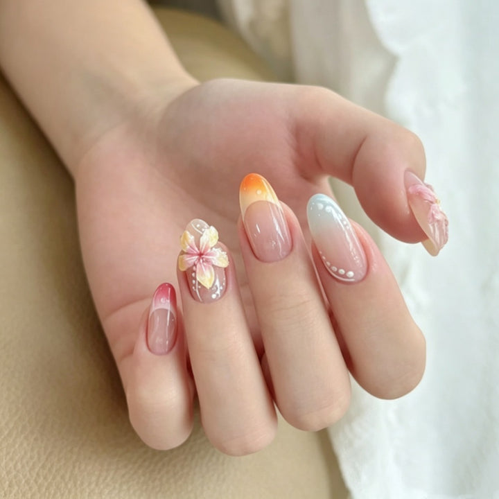 Kreative Kunstnägel mit Floralen Details Karnz