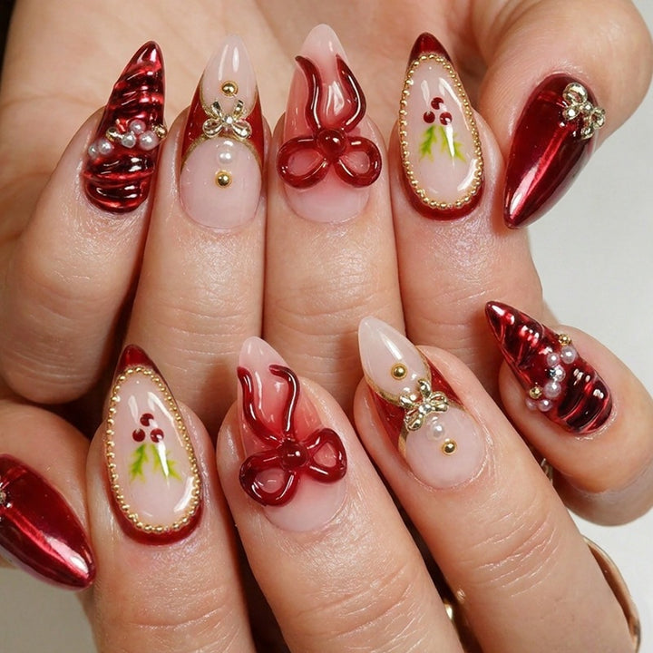 Kunstnagelset mit festlichen Designs und Glitzerelementen Karnz