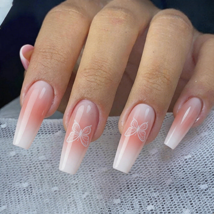 Kunstnägel mit Elegantem Schmetterlingsdesign Karnz