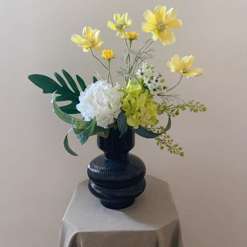 Elegante künstliche Blumenarrangement