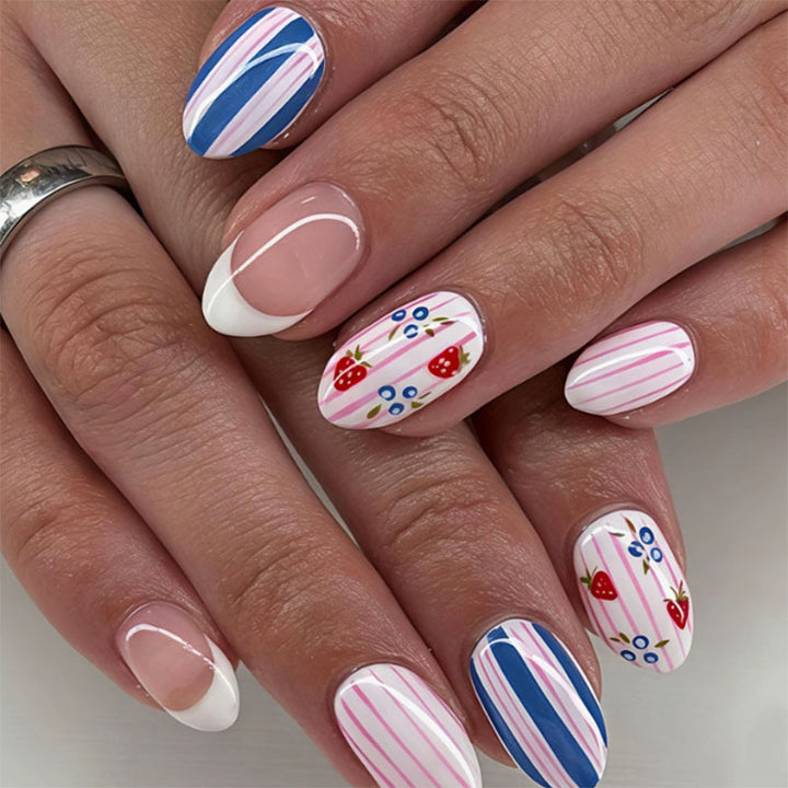 Dekoratives Press-On Nagelkunst-Set mit geometrischen Mustern